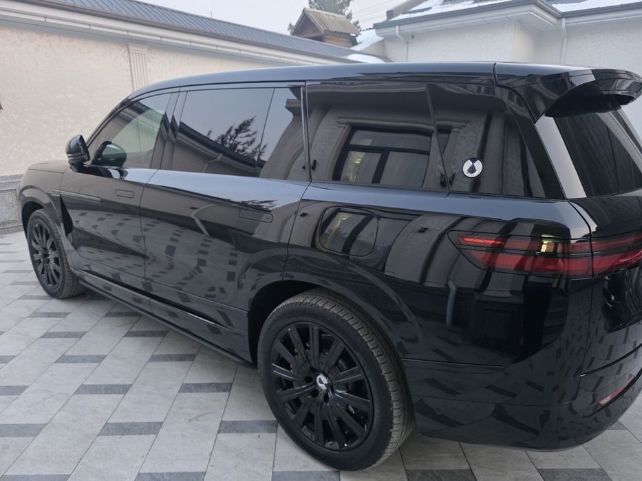 Avtomobil DENZA N9 2025 ful pozitsiya