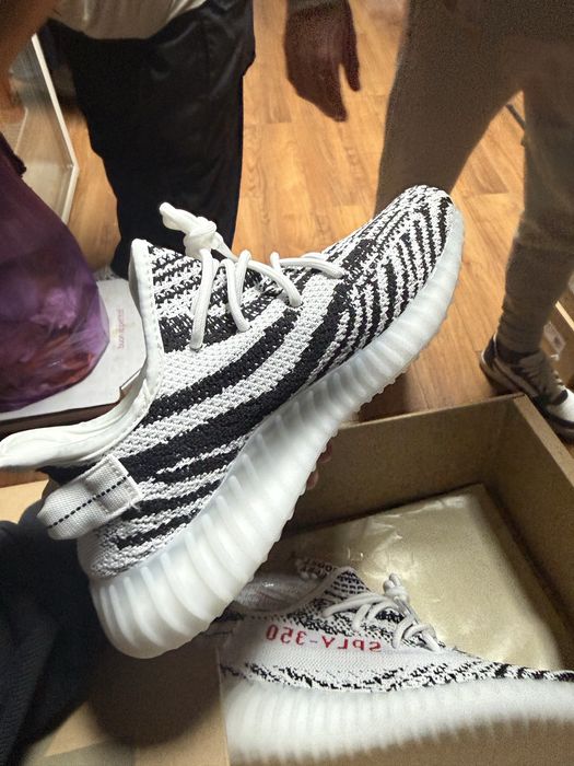 Yeezy Zebra 350V2 marimea 41, 42, 44