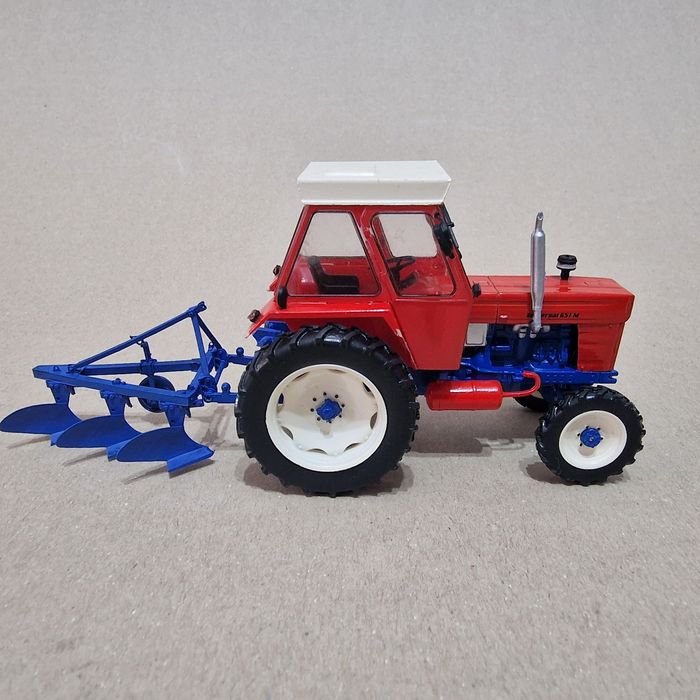 Machetă plug UTB 650/651 scara 1:43