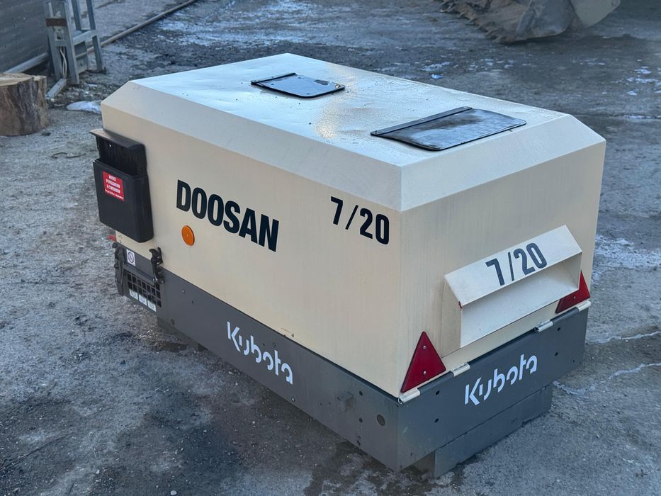 Motocompresor Dossan 7/ 20 , 2m3 / ora / 610 ore / motor kubota