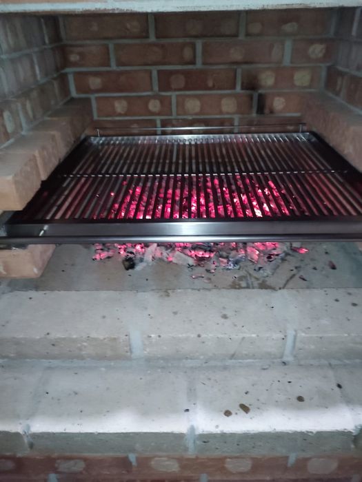 Grătar-gratare inox cu sau fără mecanism de ridicare.