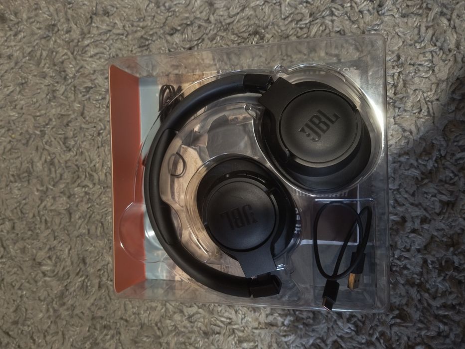 JBL Tune 760NC cu ANC
