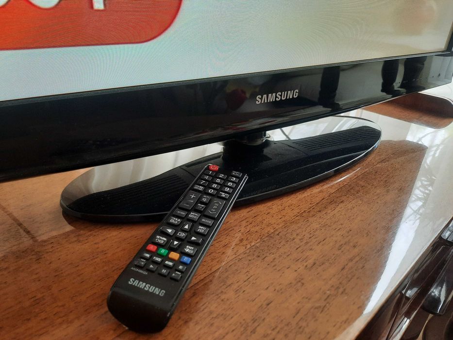 Телевизор SAMSUNG 32'' (80 см).