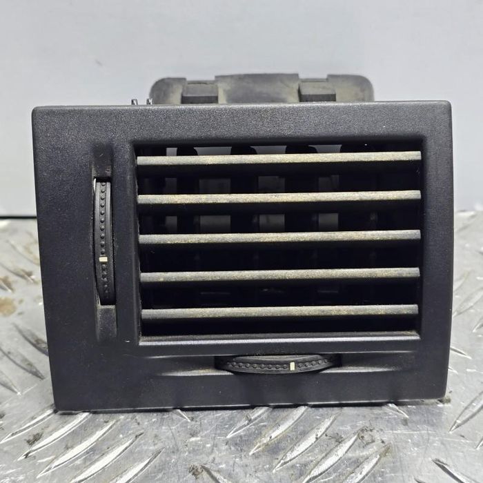 Grila ventilatie stanga fata Opel Meriva A