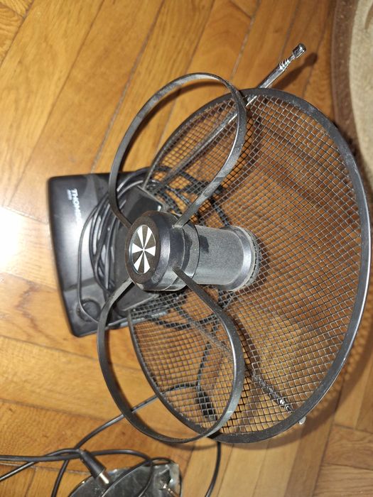 Antena camera DVB-T2 cu amplificare