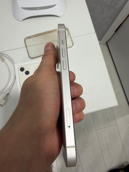 Продам Iphone 13