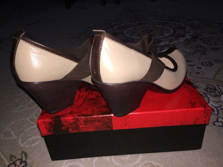 Продаю женский обувь