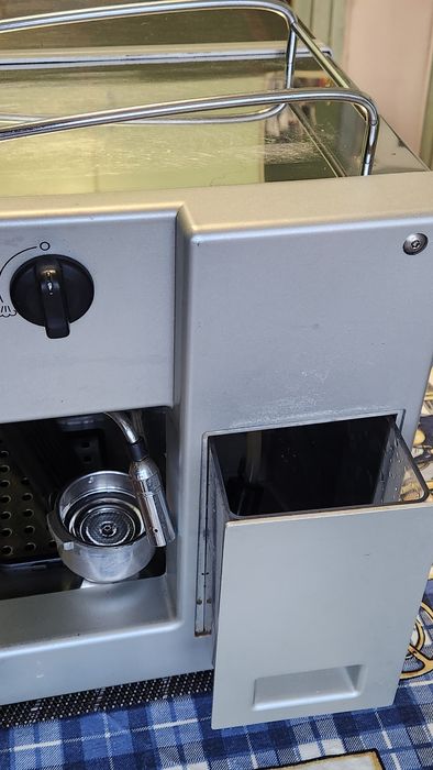 Полу-професионална  кафе машина Бриел