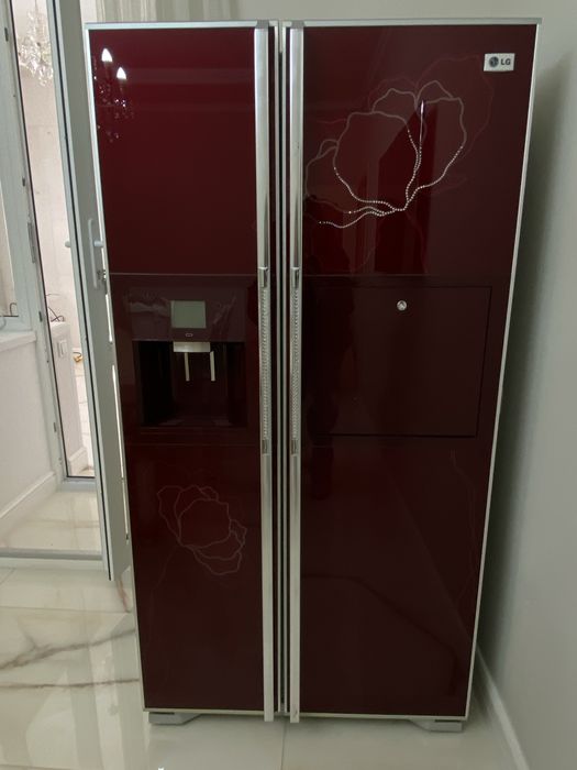Холодильник LG красный