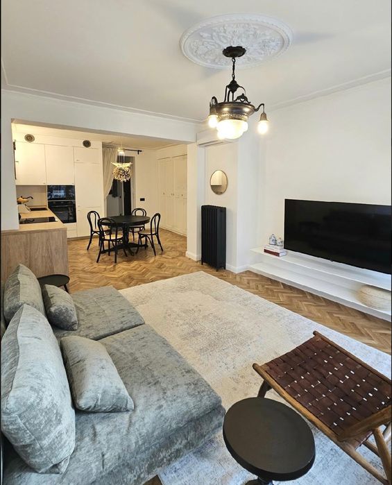 Дава се под наем Тристаен апартамент в София, Център - 72 кв.м за 1000 € - Снимка #1