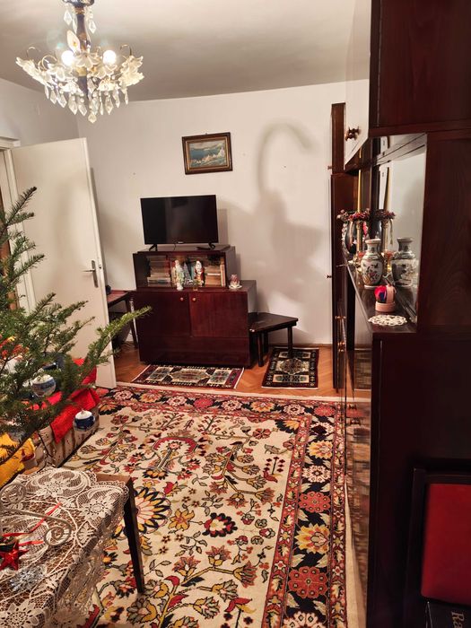 Inchiriez apartament