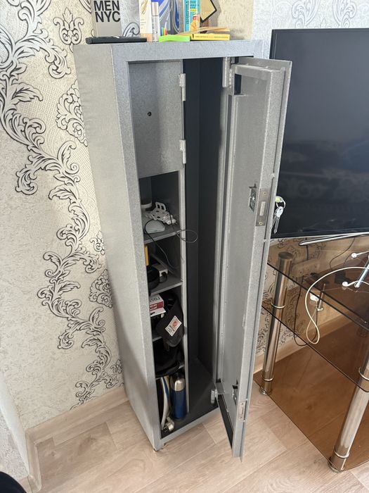 Продам сейф ………………