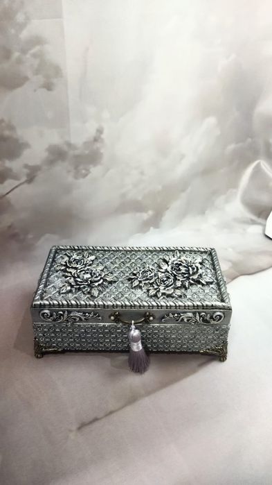 Шкатулка деревянная с декором.