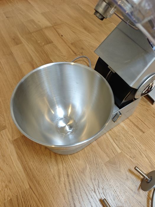 Robot bucătărie cu blender Kenwood Chef Premier, 1000w, bol 5 litri, foarte bine întreținut, import Germania.