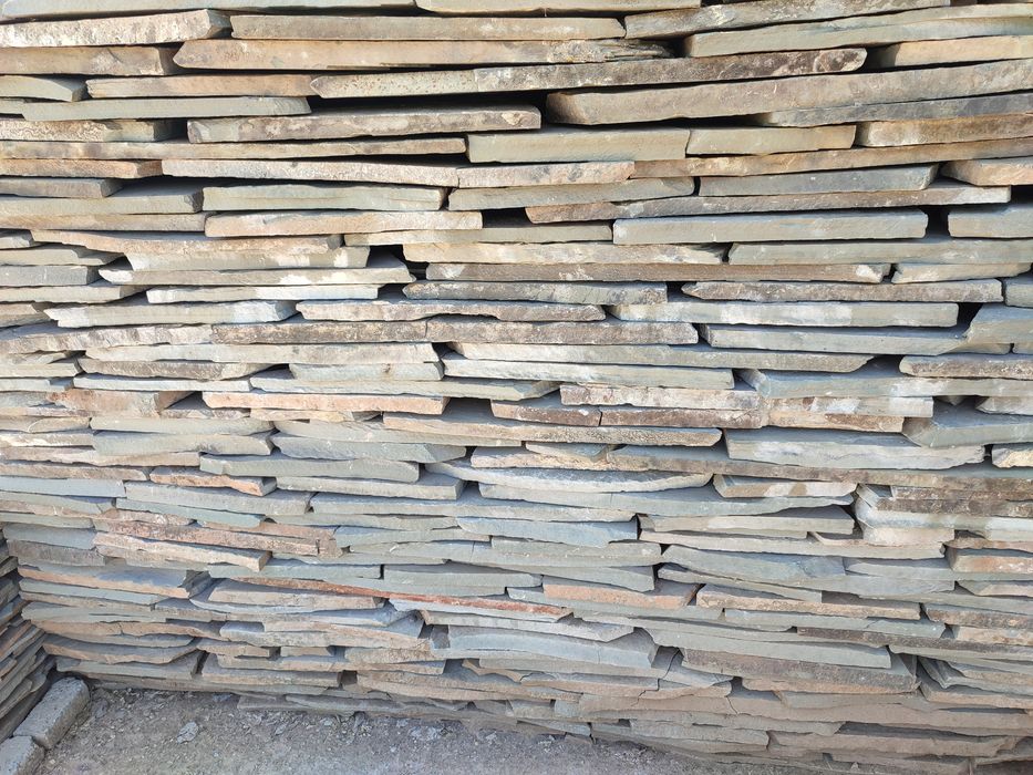 Камень Плитняк  Красный