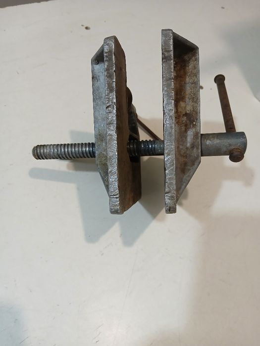 Продавам менгеме