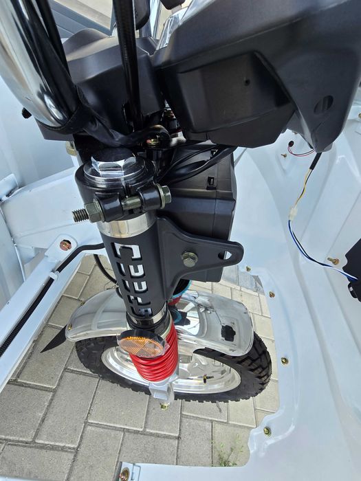 Triciclu cargo cu semicabina KUBA GL35000 full electric