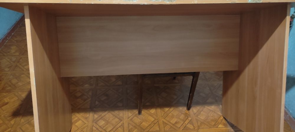 Отдам бесплатно стол из ДСП