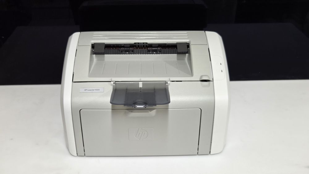 Продаю черно-белые лазерный принтер HP 1022