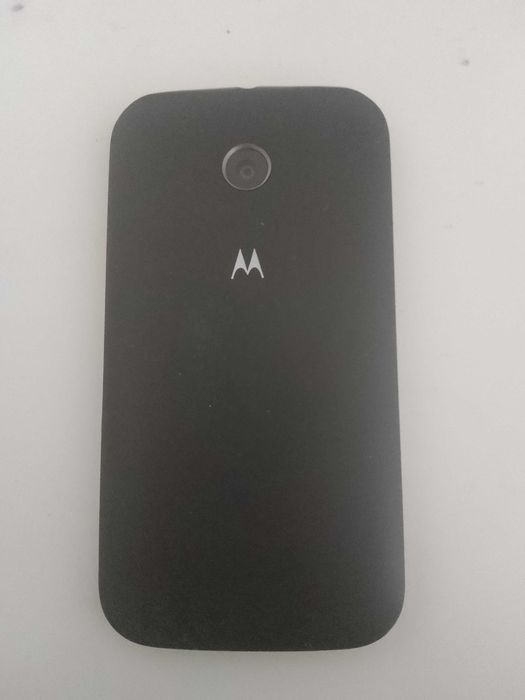 Motorola Moto E (забива на логото)