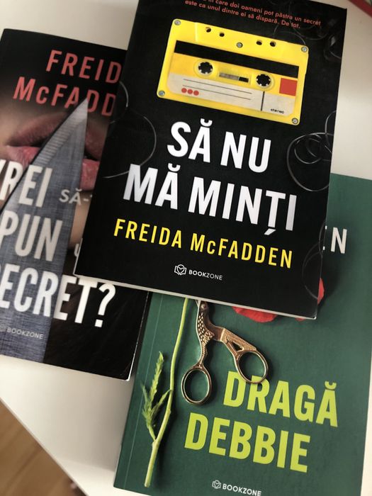 3 carti Freida McFadden