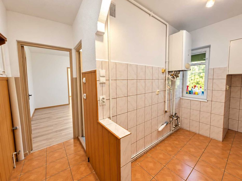 Apartament de vanzare 2 camere Cedonia etaj 1 fara mobilier