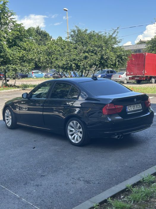 BMW E90 320d,  cutie automata