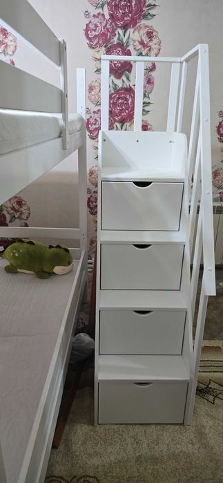 Продается двухярусная кровать