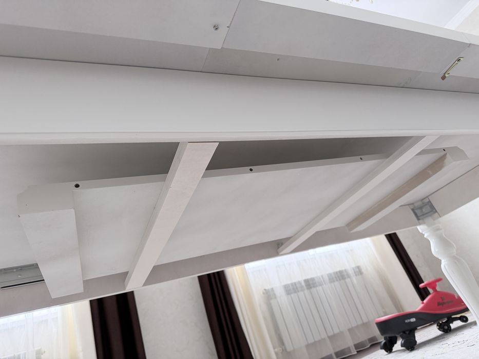 Стол с 14 стульями