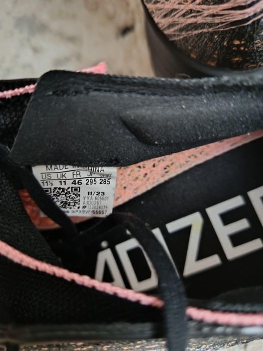 Кроссовки спортивные