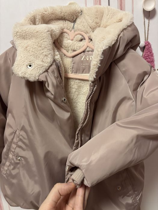 Geaca Zara fetite marime 110 culoare roz imblanita