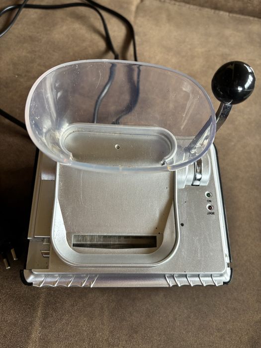 Машина за лесносвиване на цигари с кабел