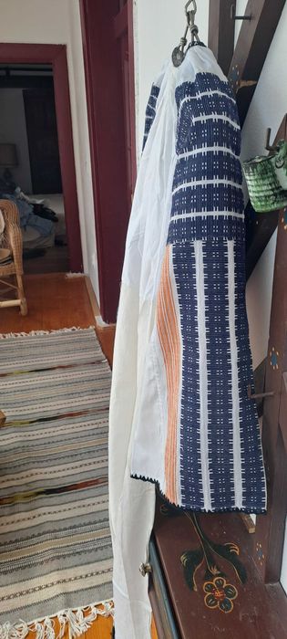 Costum popular muscelean, vechi de peste 70 de ani, lucrat manual, purtat o singura data la propria nunta.