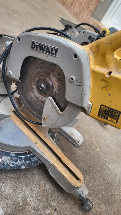 Vînd 2 circulare Dewalt în stare foarte buna,