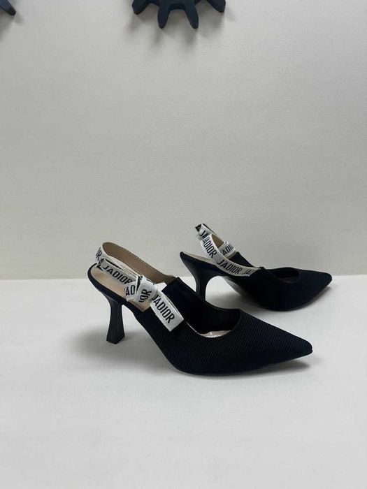 Нови обувки Dior