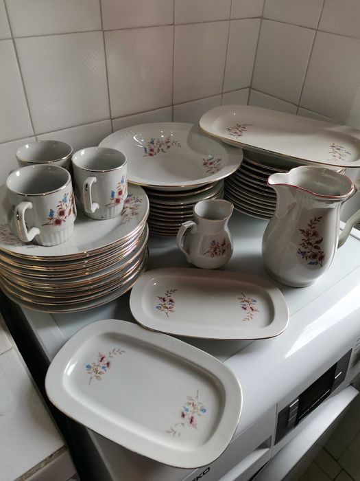 Български порцеланов сервиз за хранене