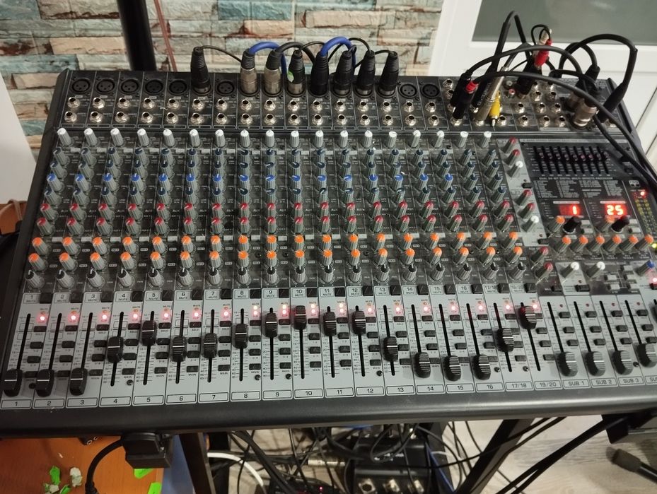 Vând mixer audio analogic