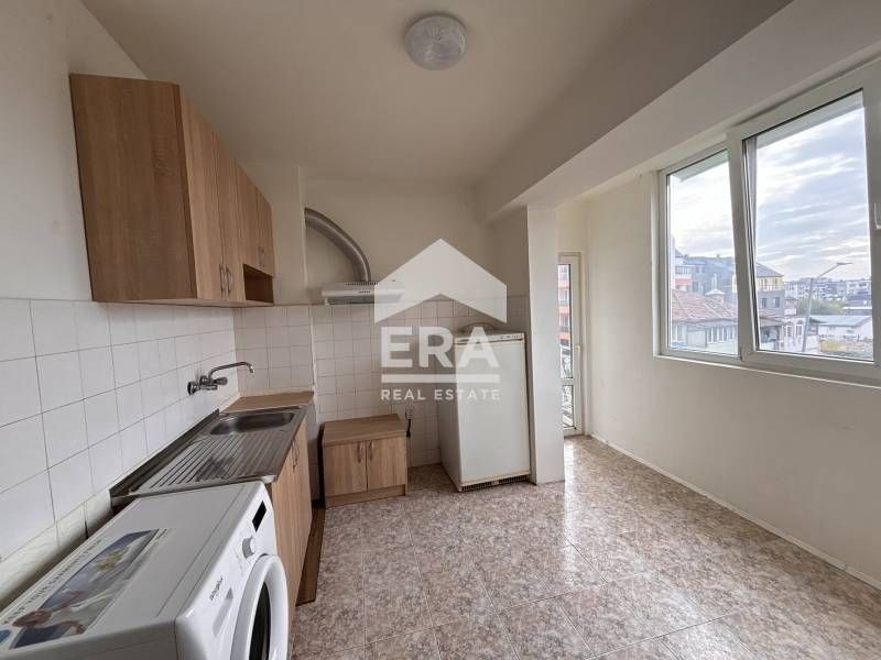 Южна необзаведена гарсониера за продажба, в кв. Трошево, в близост до