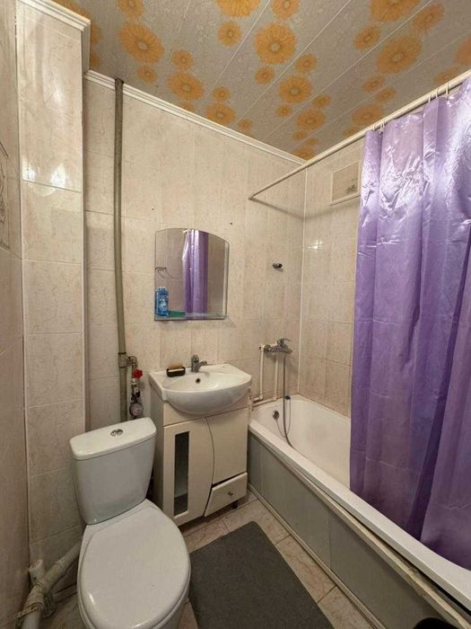 Продам 2 комнатную по Абая