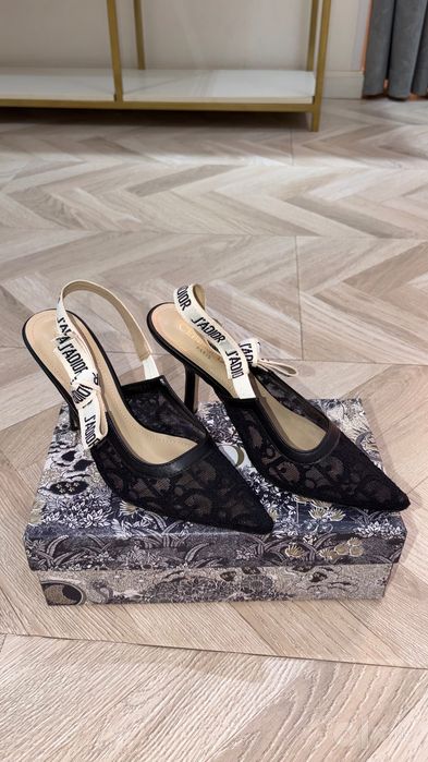 brend Dior tufli