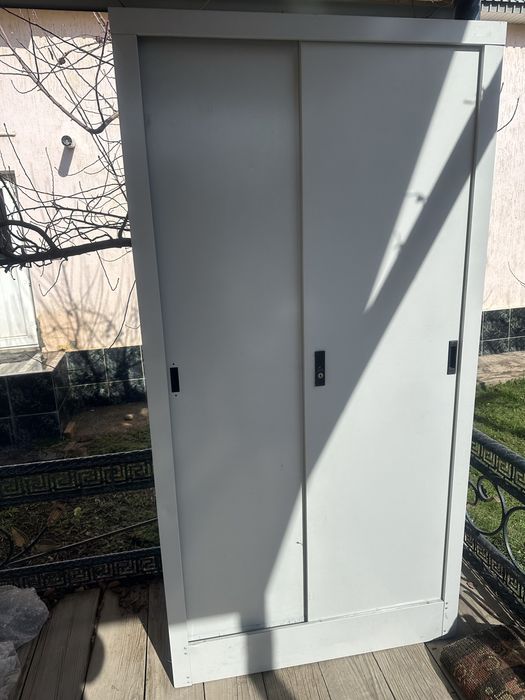 Шкаф метталлический