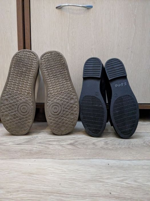 Продам 2 пары обуви