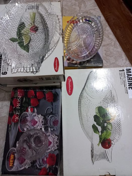 Продается посуда набором.