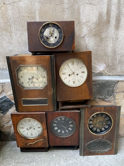 Стенни часовници Янтар