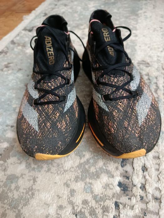 Кроссовки спортивные