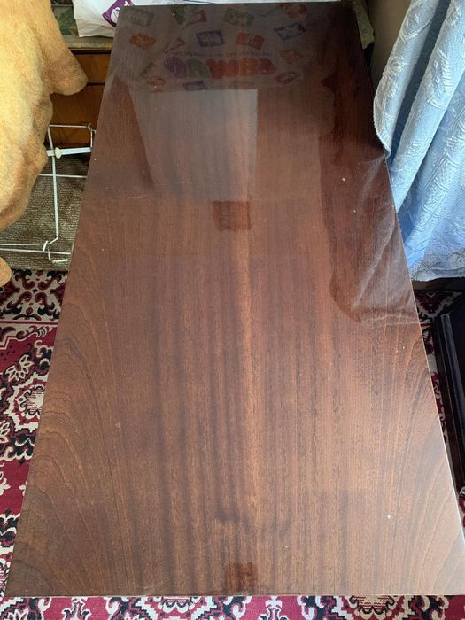 Холска, четири крака маса.