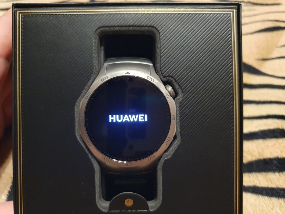 Смарт часовник GT4