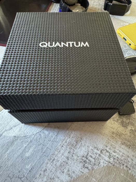 Часовник QUANTUM нов