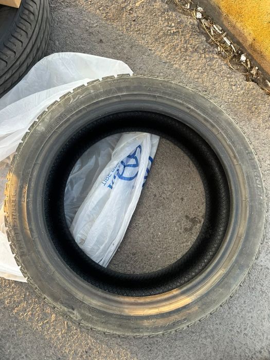Продам зимние шины размер 235/45/18