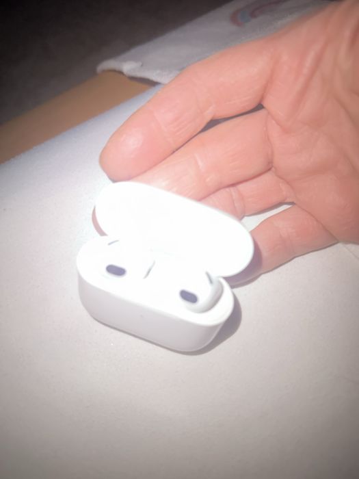 AirPods 3 почти чисто нови